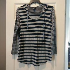 Oh baby by motherhood sweater (L)